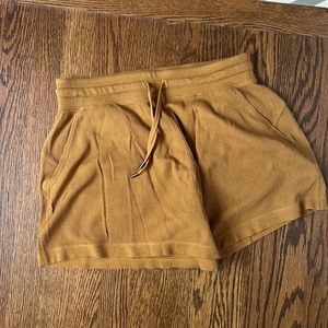 Lululemon waffle knit short, mustard, size 8